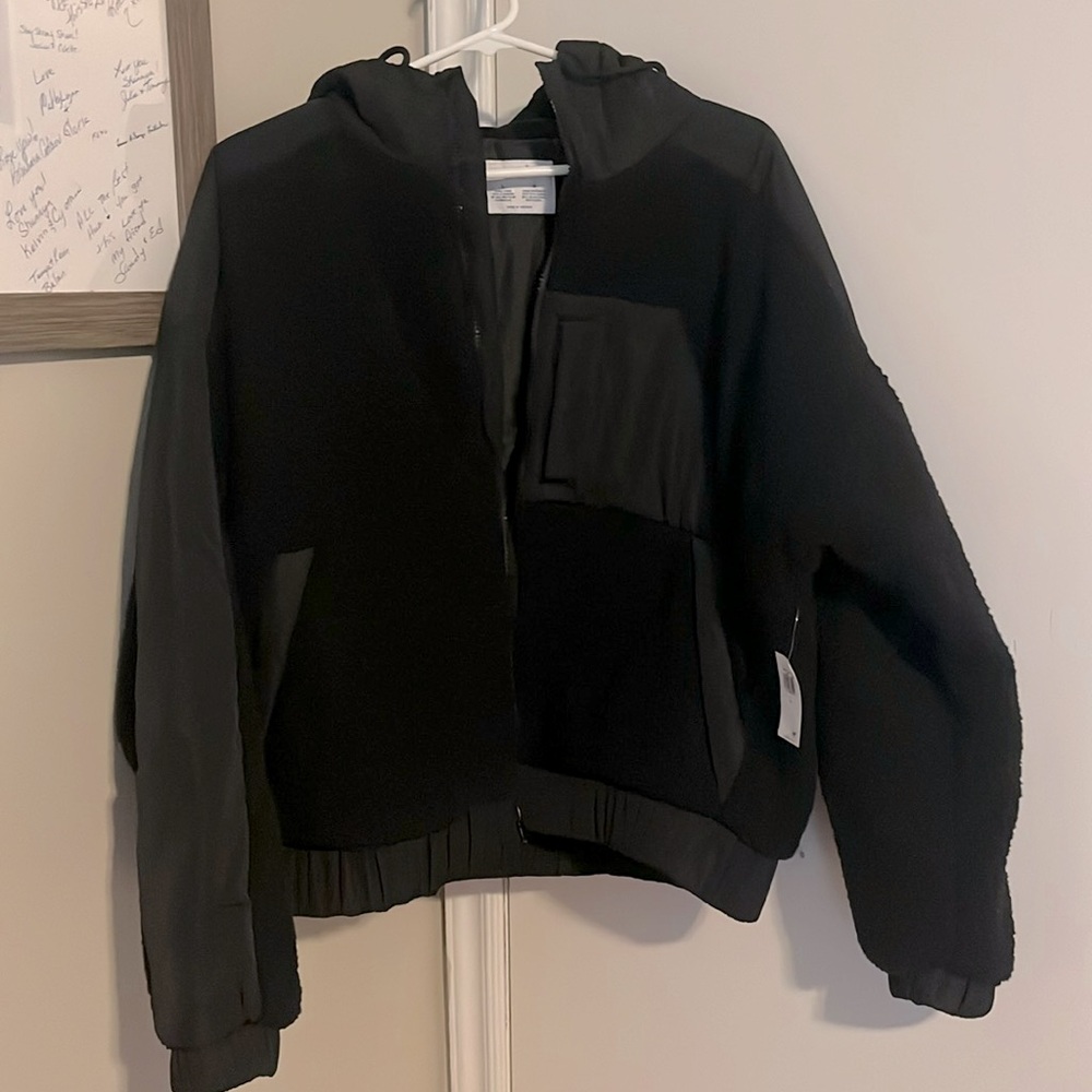 Short puffer/fleece jacket